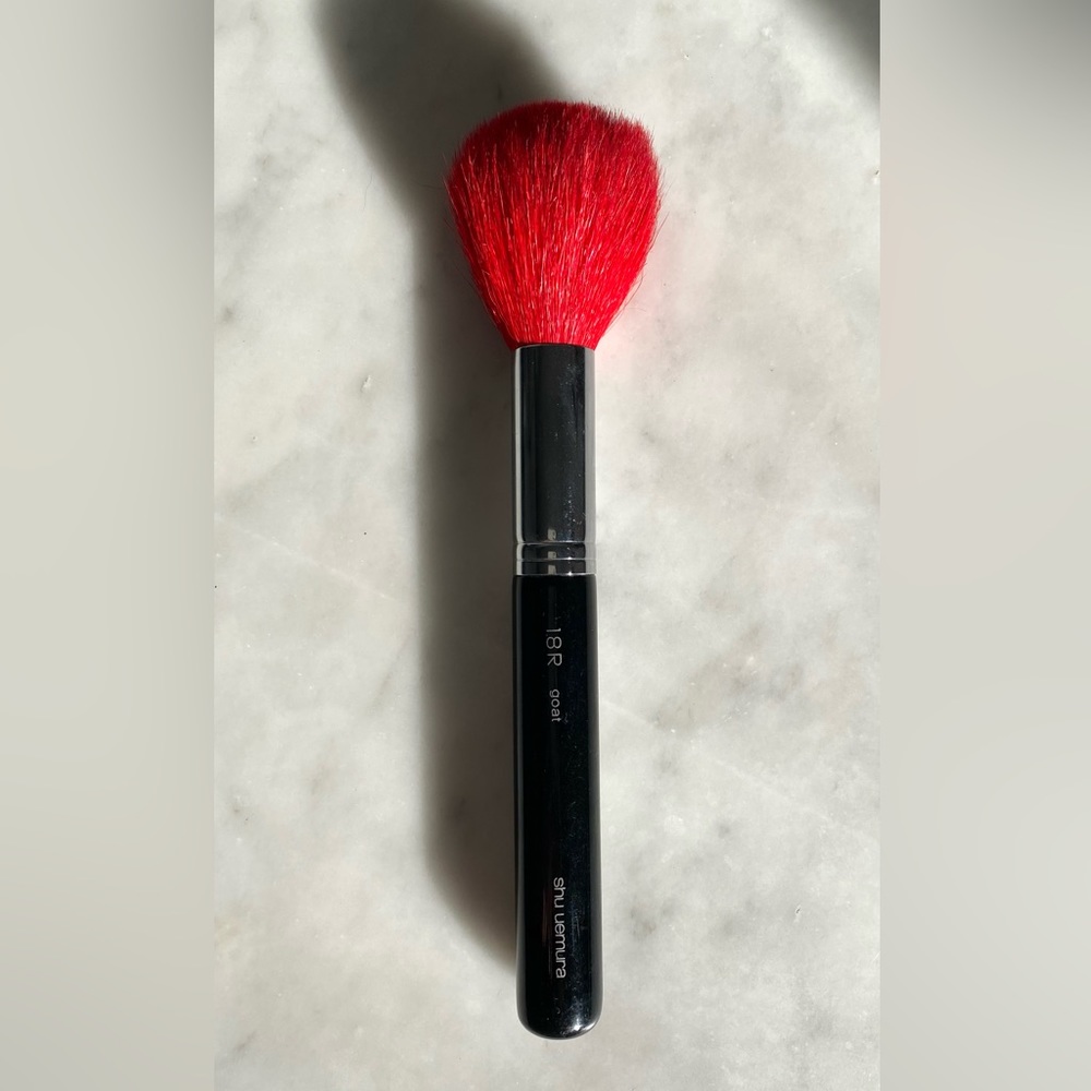 Shu Uemura 18R Brush